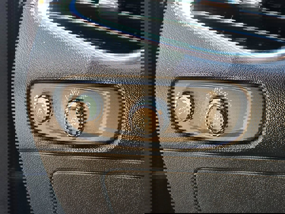 Used 2016 Chevrolet Malibu LT w/ Driver Confidence Package image 46