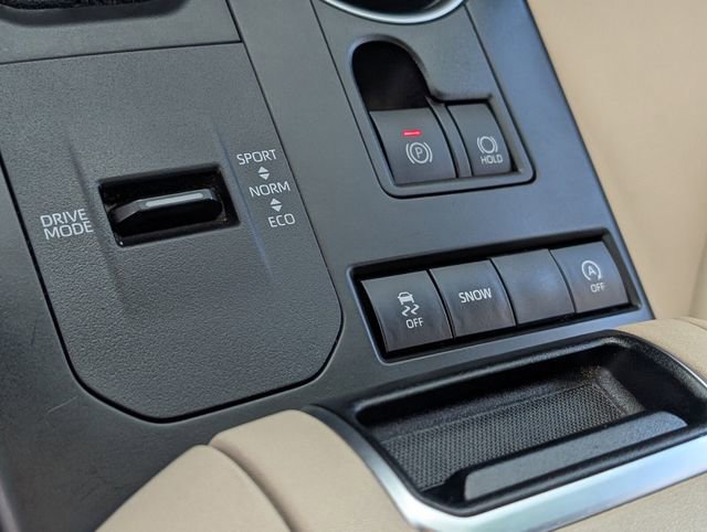 Used 2022 Toyota Highlander XLE FWD image 26