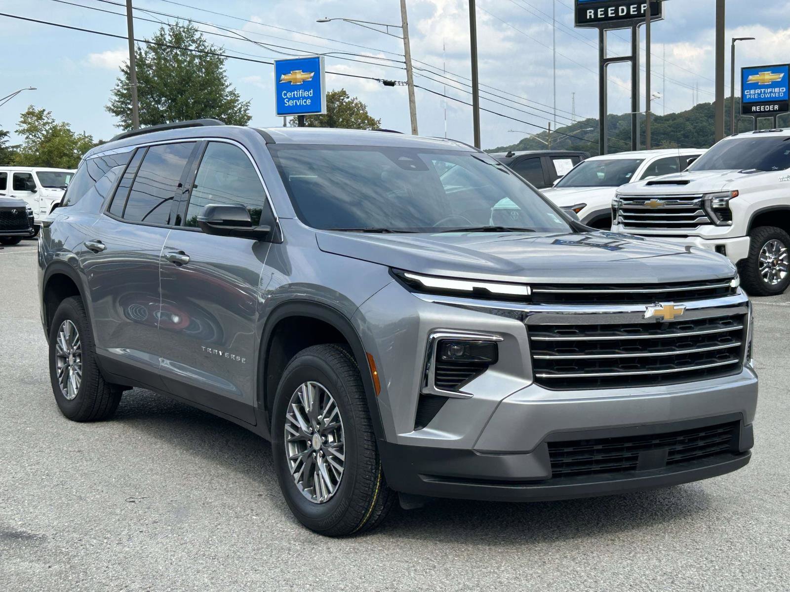 Used 2025 Chevrolet Traverse LT