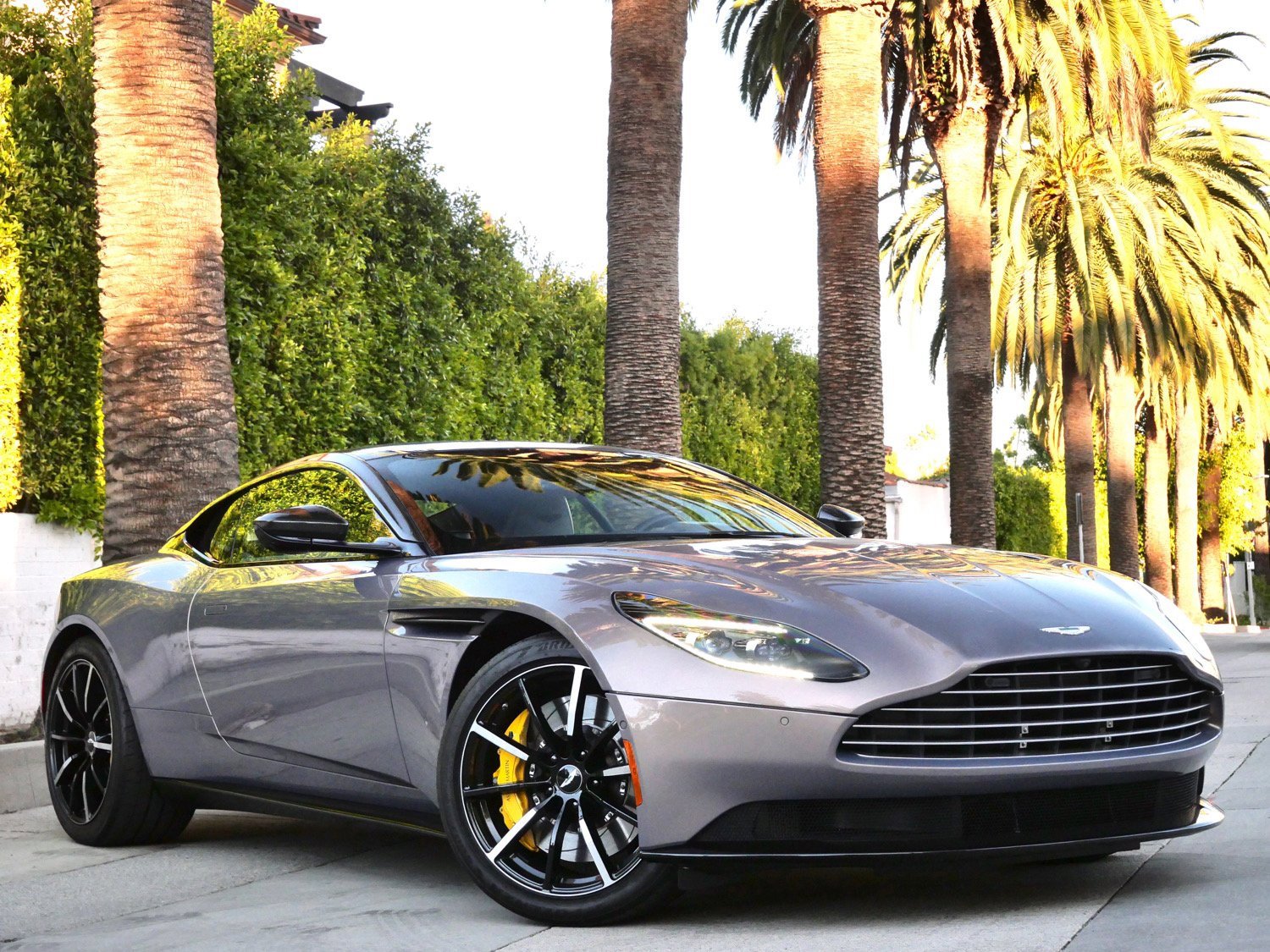 Used 2023 Aston Martin DB11 Coupe image 1