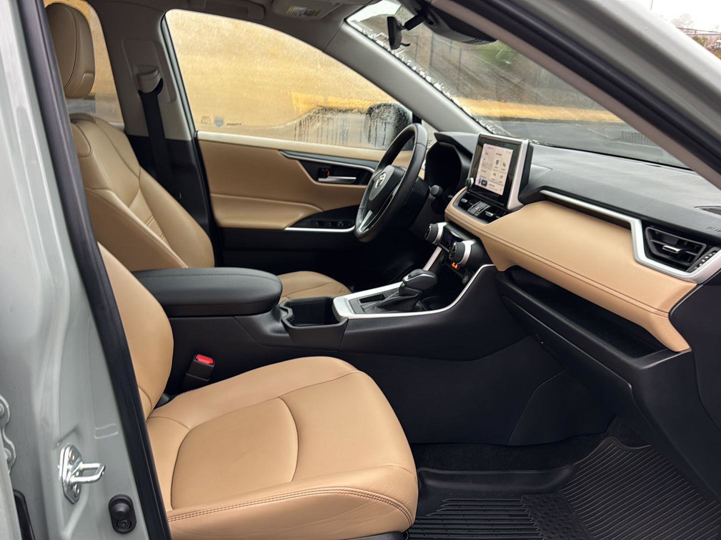 Used 2023 Toyota RAV4 XLE Premium image 10