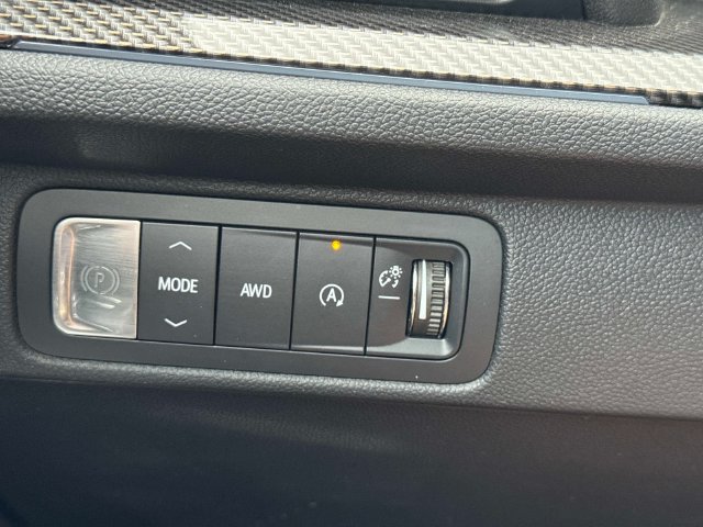 Used 2025 Chevrolet Traverse High Country AWD/4WD image 31