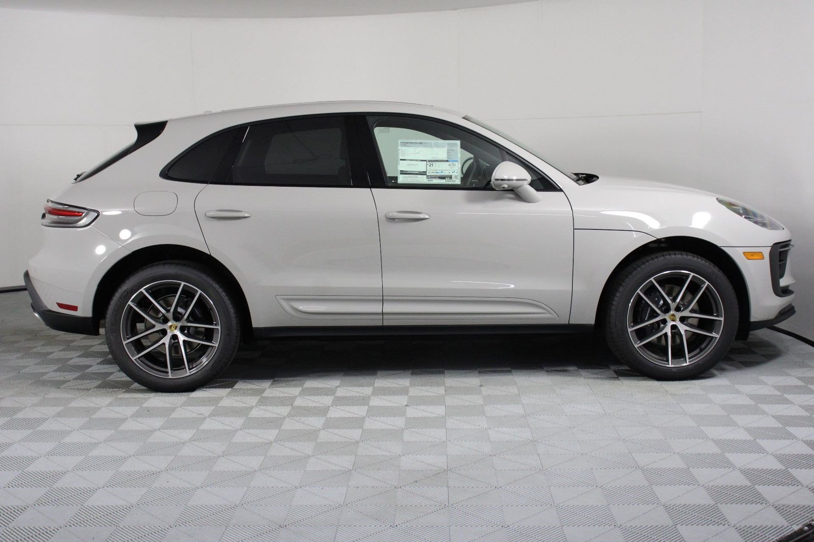 New 2026 Porsche Macan AWD/4WD image 8