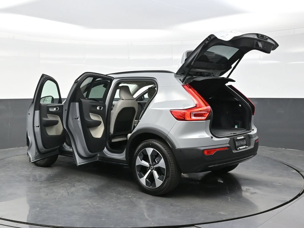New 2026 Volvo XC40 B5 Plus w/ Protection Package Premier AWD/4WD image 45