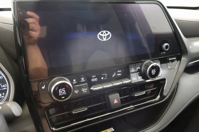 Used 2024 Toyota Highlander XSE AWD/4WD image 22
