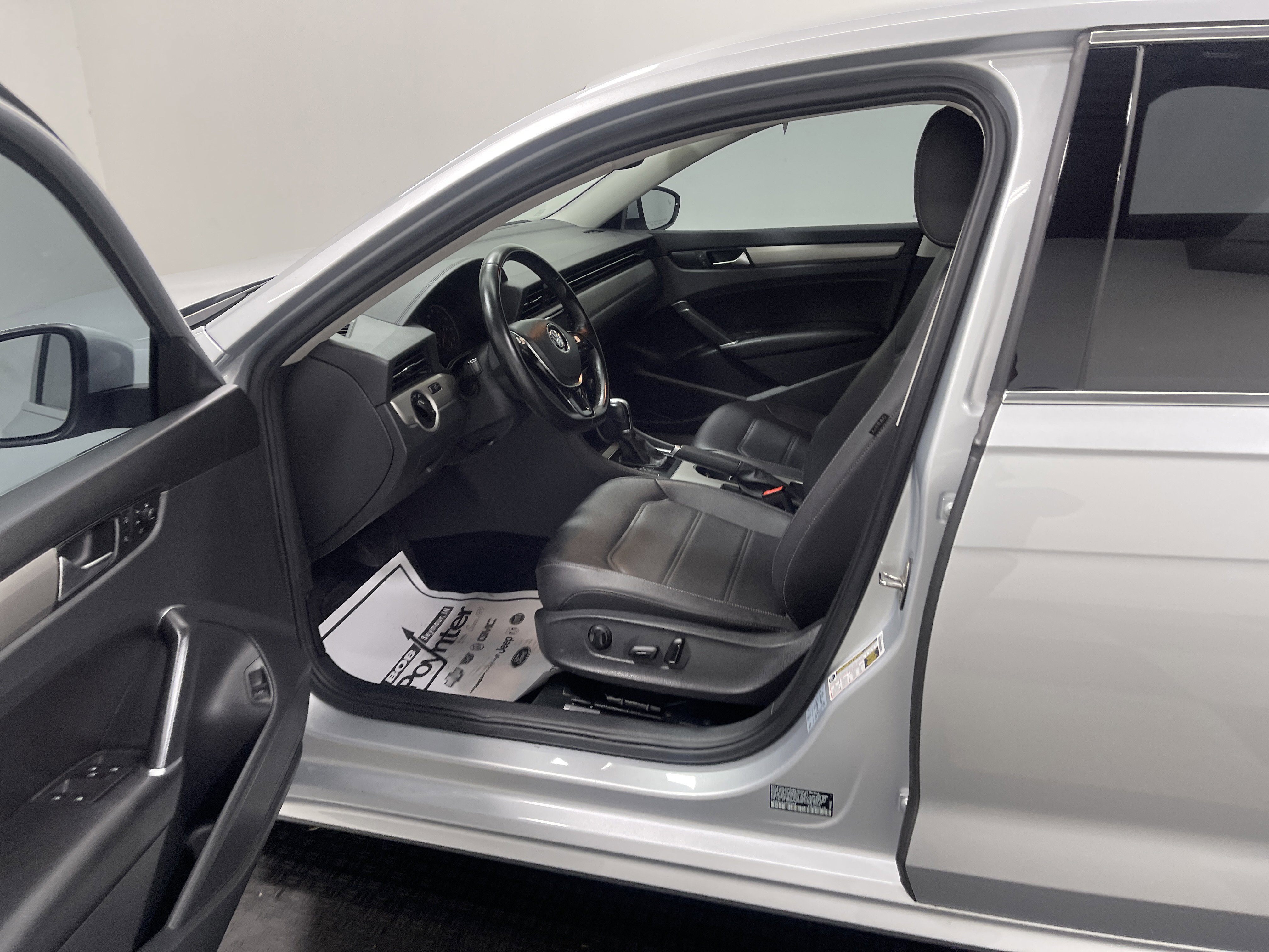 Used 2020 Volkswagen Passat 2.0T SE image 9