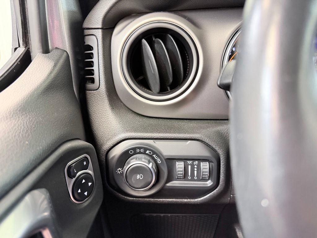 Used 2018 Jeep Wrangler Unlimited Sport S AWD/4WD image 33