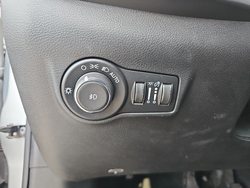 Used 2025 Jeep Compass Limited AWD/4WD image 24