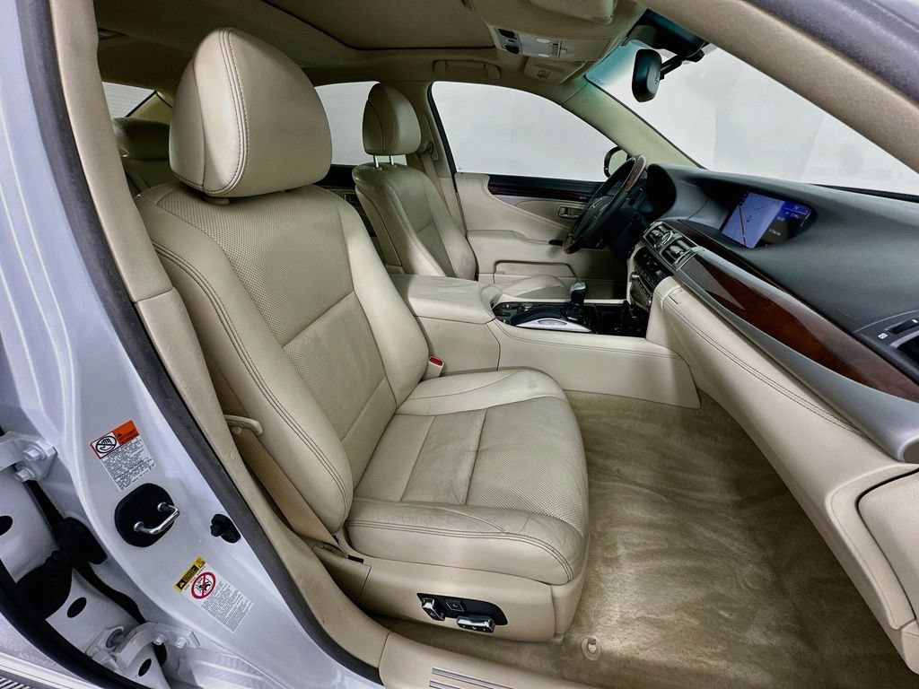 Used 2016 Lexus LS 460 w/ Comfort Package RWD image 29
