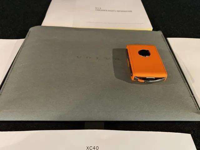 Used 2025 Volvo XC40 B5 Plus image 98