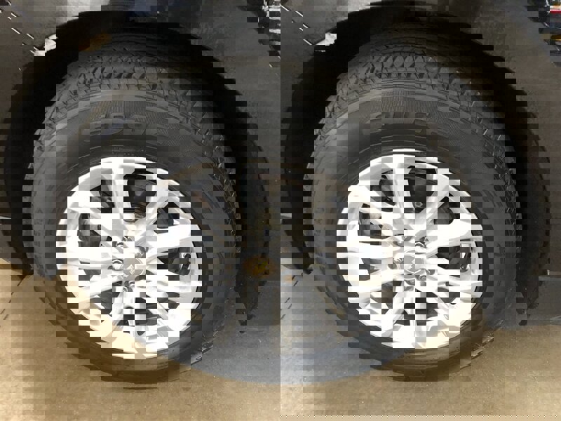 Used 2019 Chevrolet Equinox LT w/ Driver Convenience Package image 18