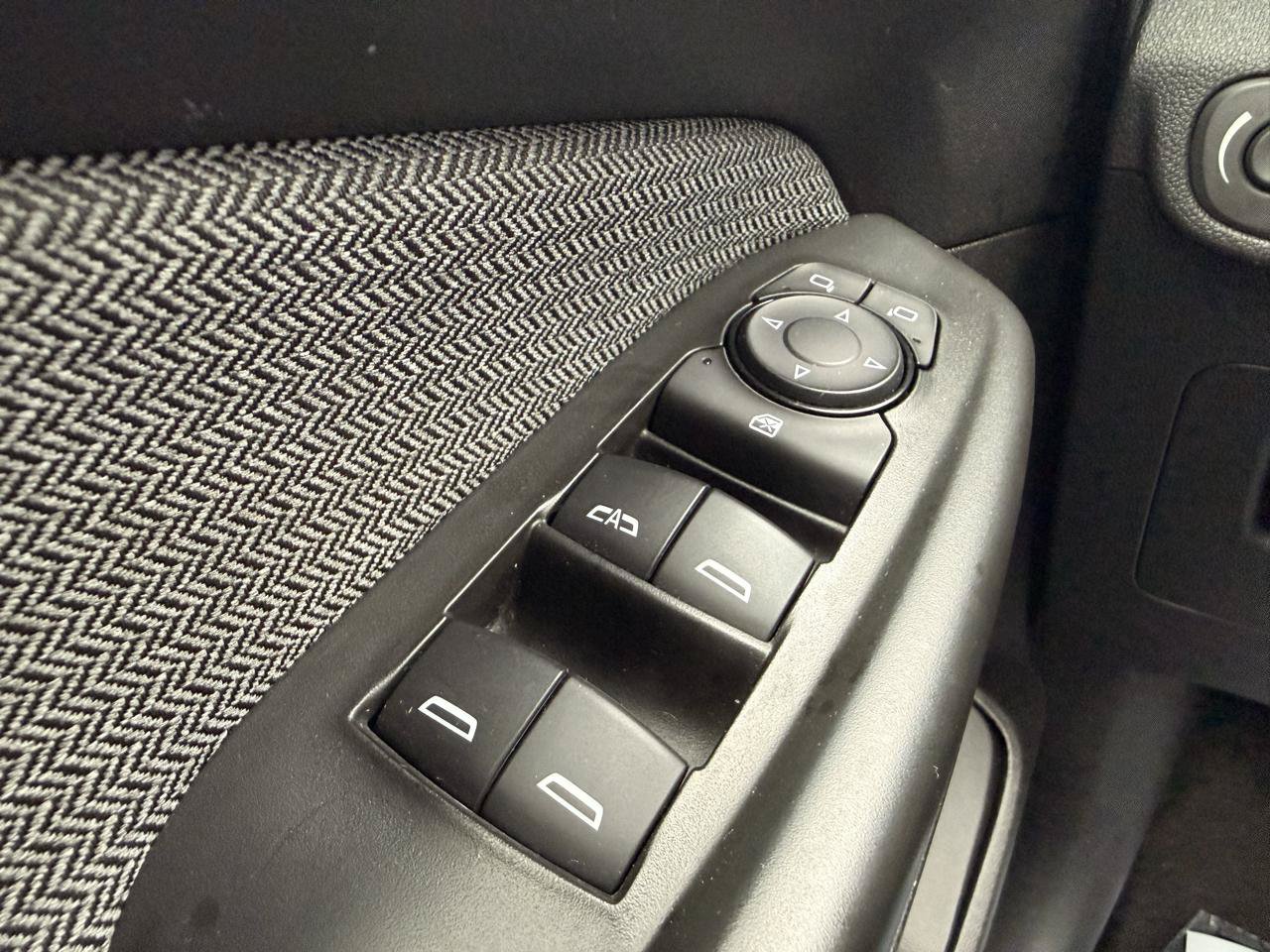 Used 2025 Chevrolet TrailBlazer LT AWD/4WD image 18
