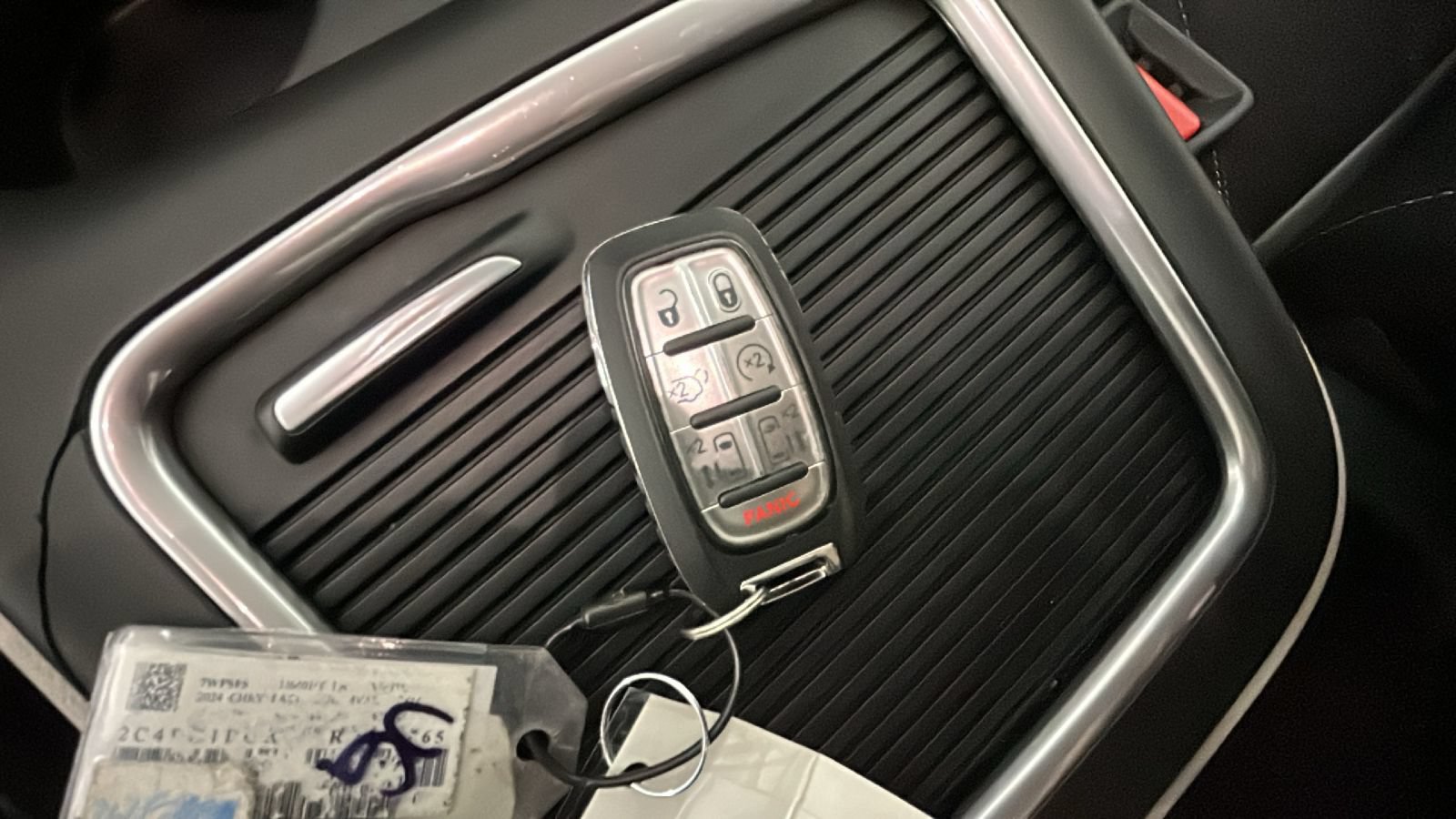 Used 2024 Chrysler Pacifica Touring-L FWD image 23