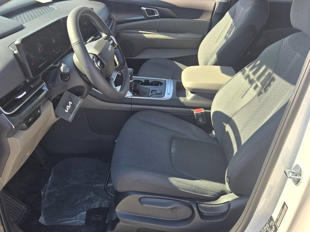 New 2027 Kia Carnival LX FWD image 6