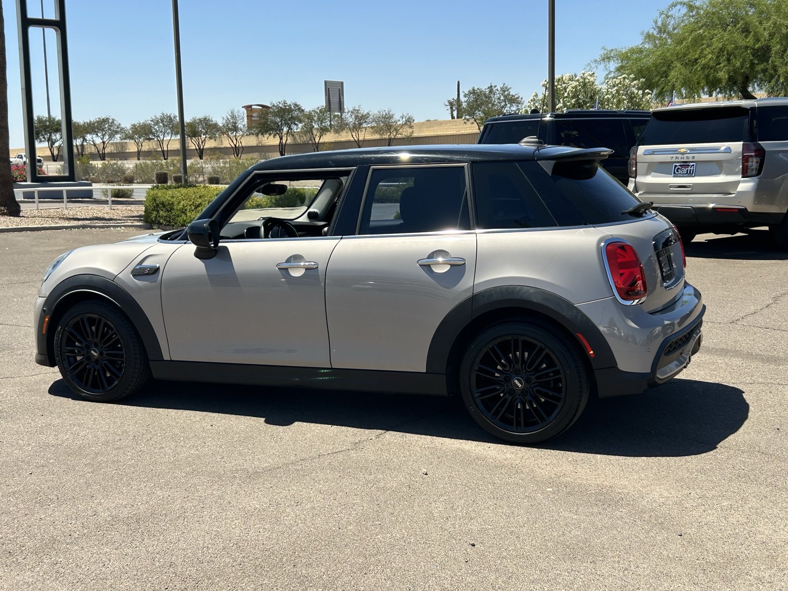 Used 2022 MINI Cooper S w/ Driver Assistance Package FWD image 3