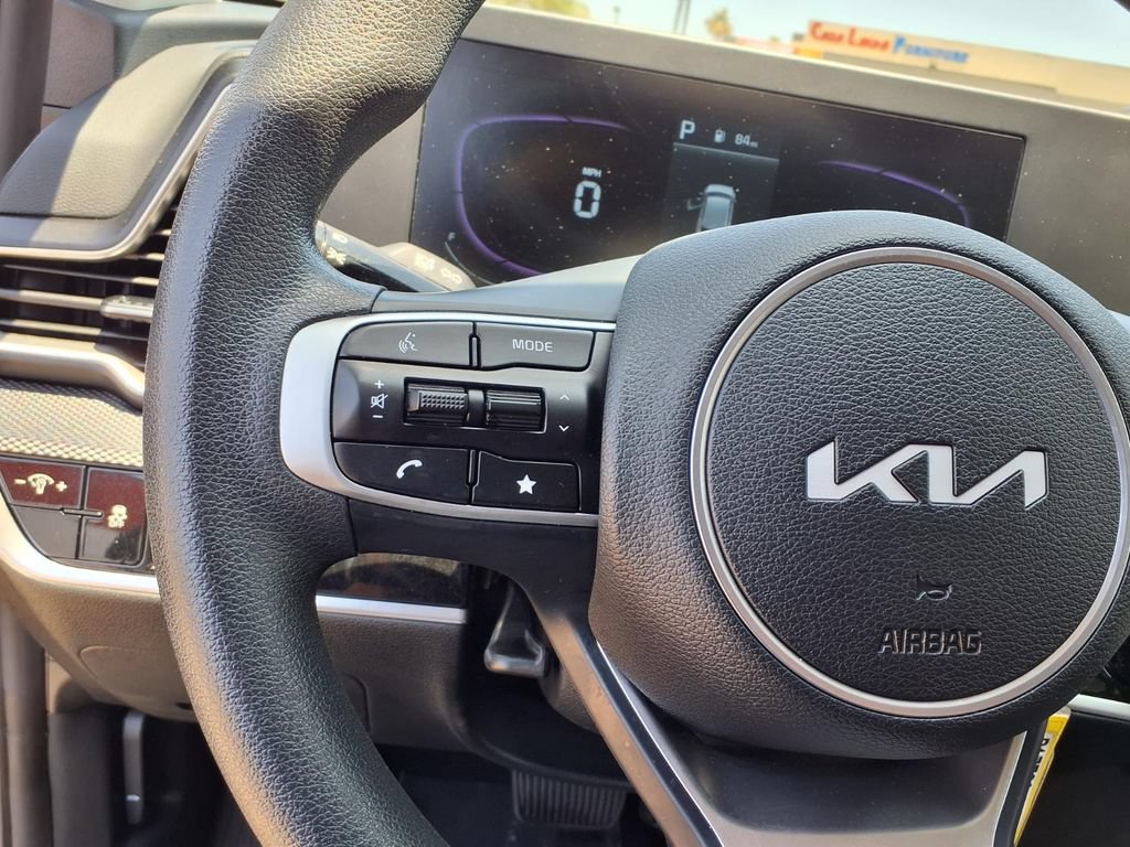 Used 2025 Kia Sportage LX FWD image 18