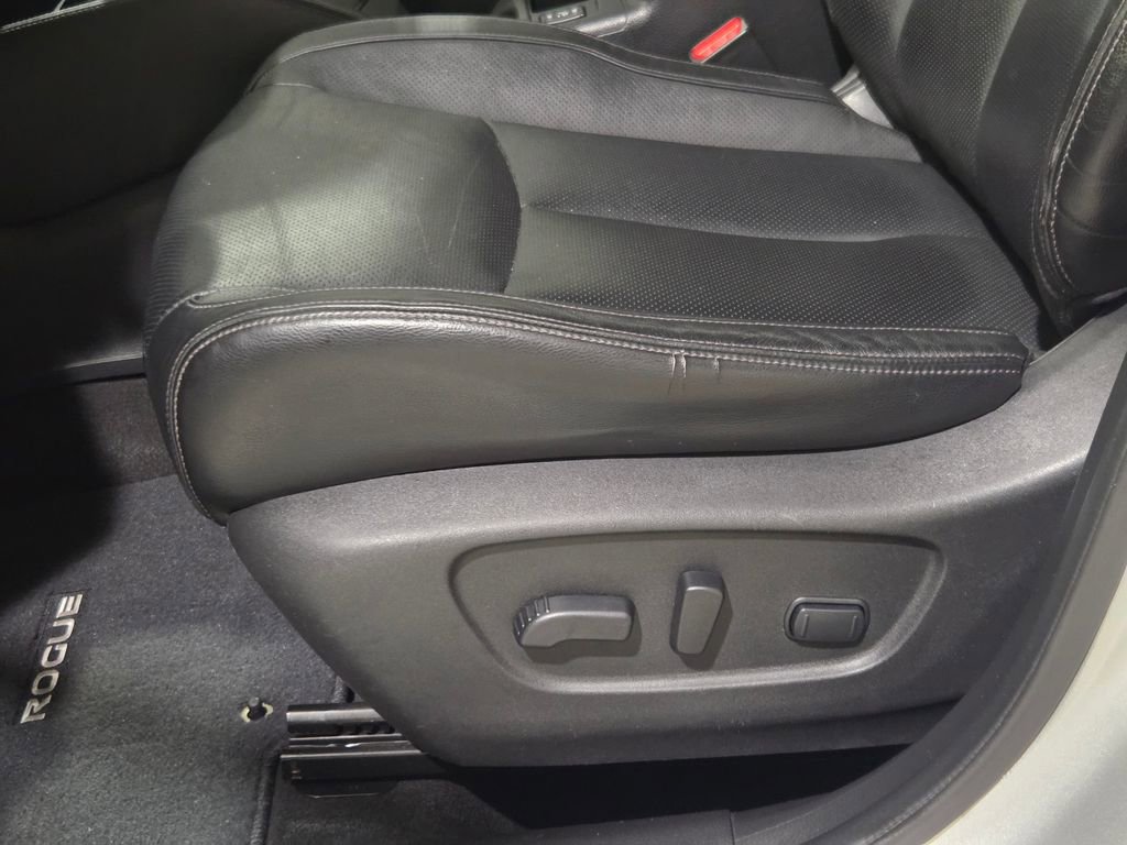 Used 2017 Nissan Rogue SL image 11
