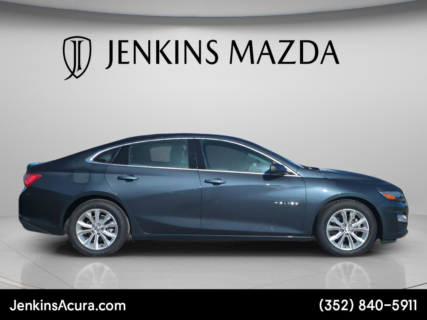 Used 2019 Chevrolet Malibu Hybrid w/ Leather Package image 2