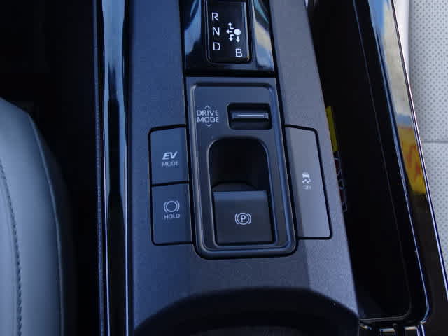 Used 2024 Toyota Prius FWD image 34