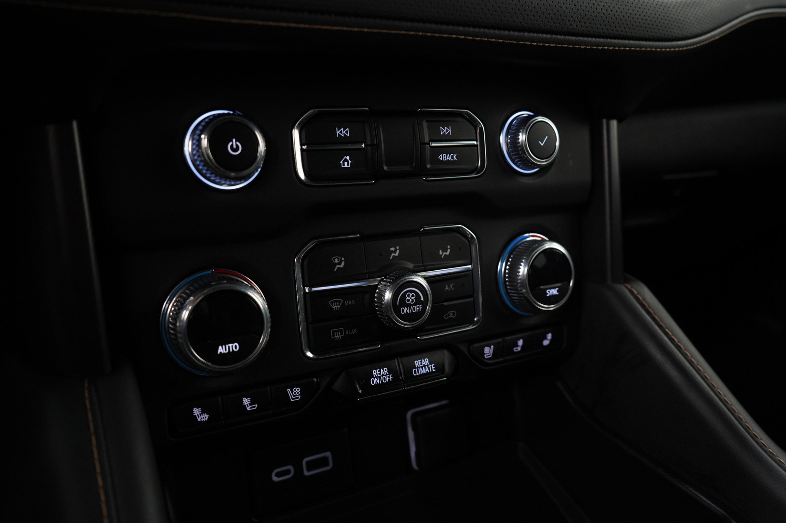 Used 2023 GMC Yukon XL AT4 w/ AT4 Premium Package image 23