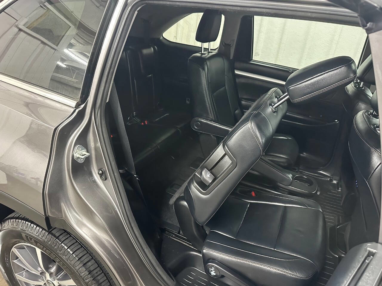 Used 2018 Toyota Highlander XLE image 40