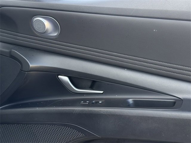 Used 2021 Hyundai Elantra Limited image 28