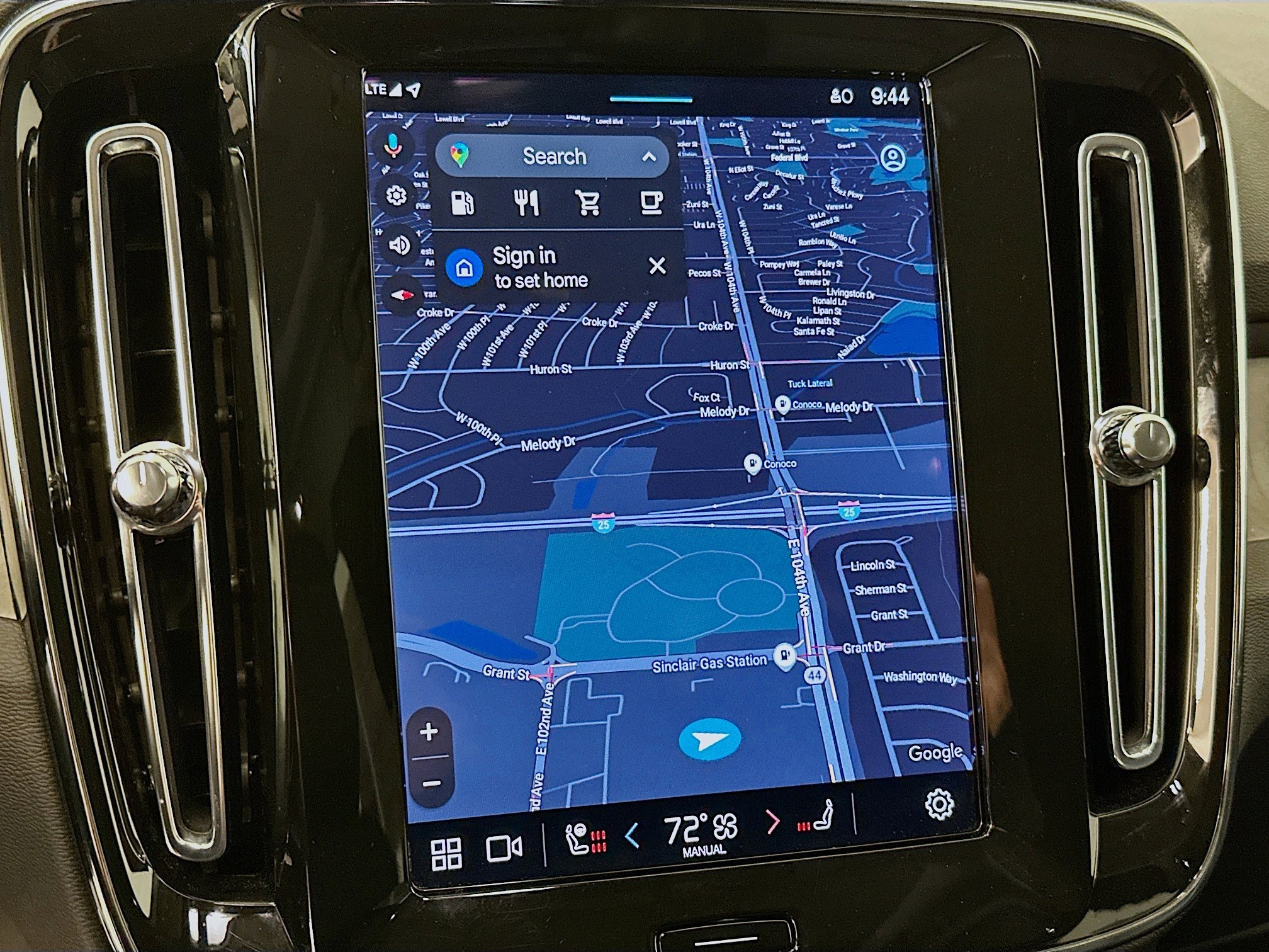 Used 2025 Volvo XC40 B5 Plus image 22