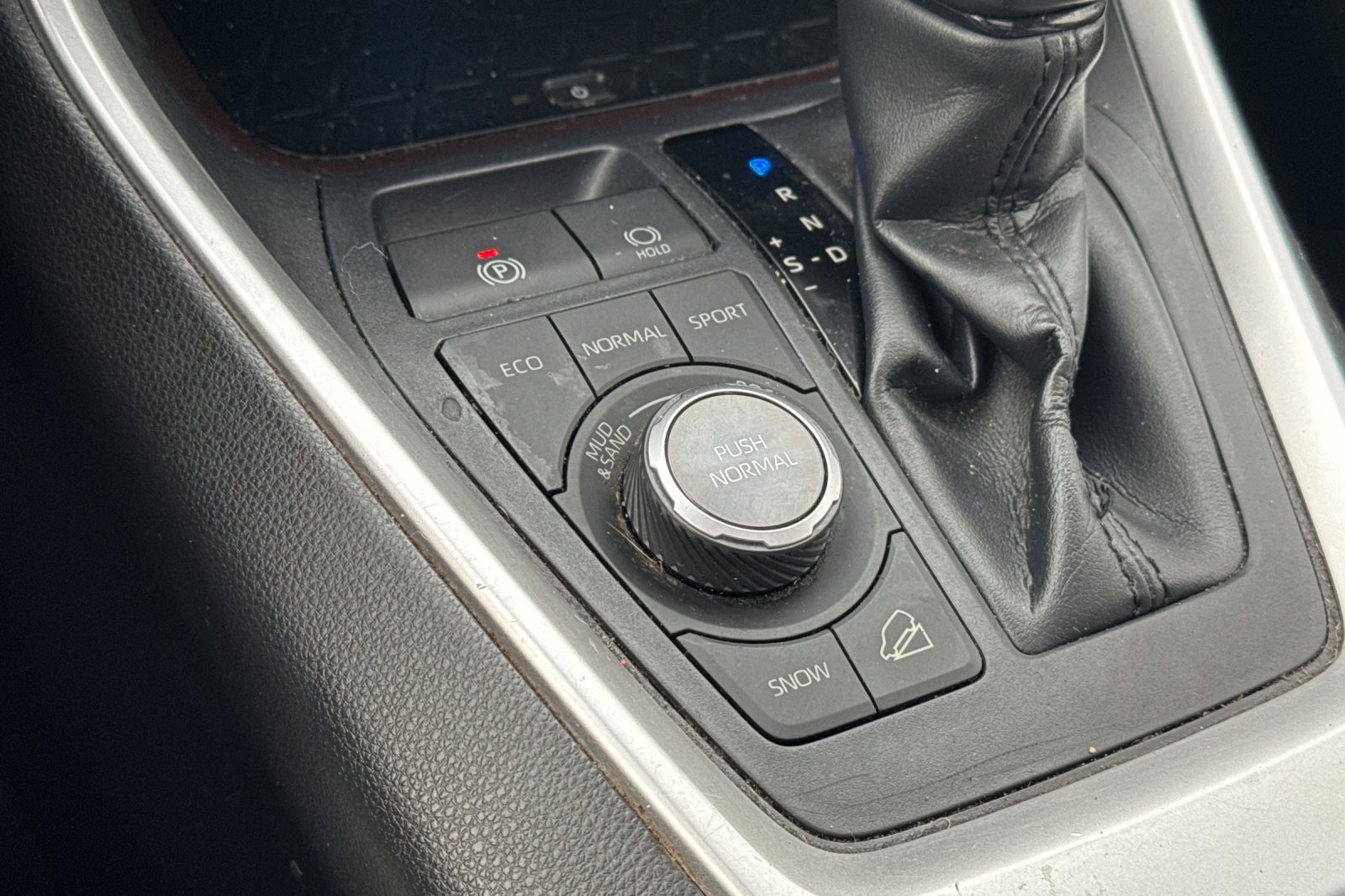 Used 2020 Toyota RAV4 Limited image 32