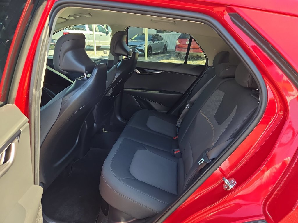 Used 2025 Kia Niro LX FWD image 14