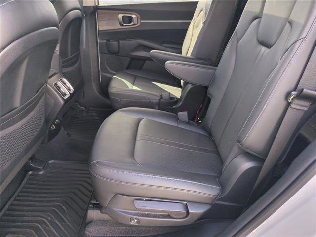 Used 2022 Kia Sorento EX image 18