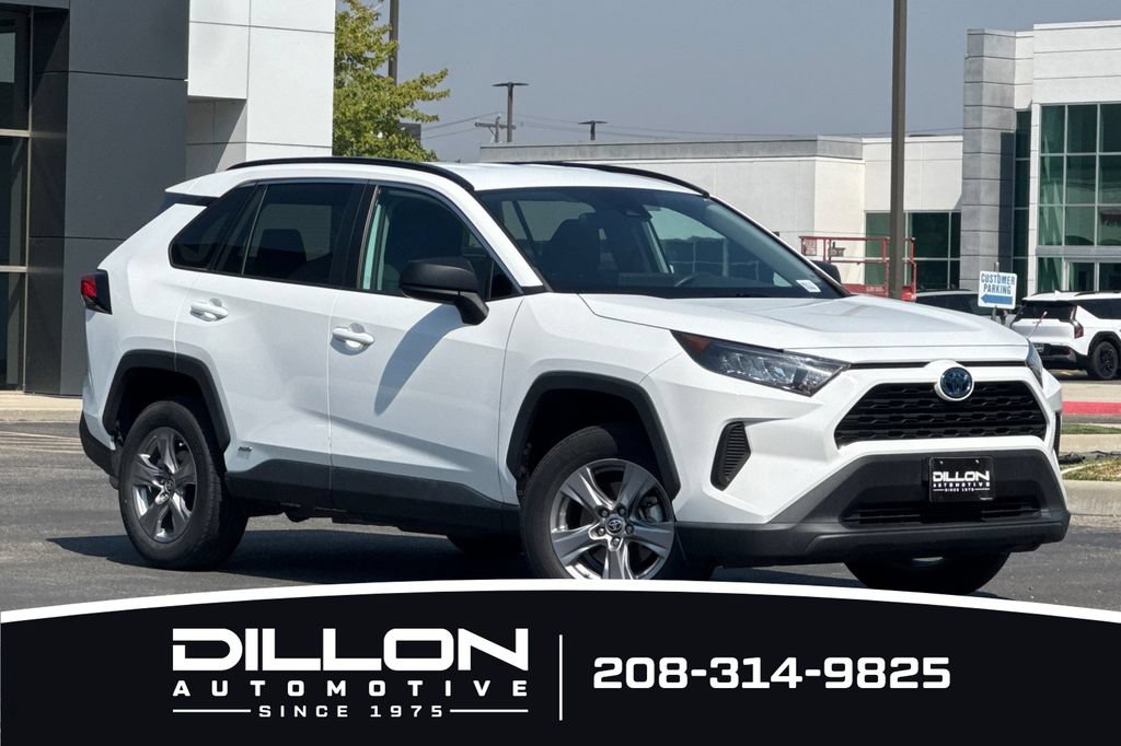 Used 2022 Toyota RAV4 LE AWD/4WD image 2