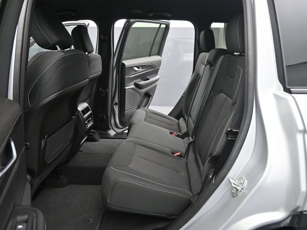 Used 2025 Jeep Grand Cherokee Laredo AWD/4WD image 15