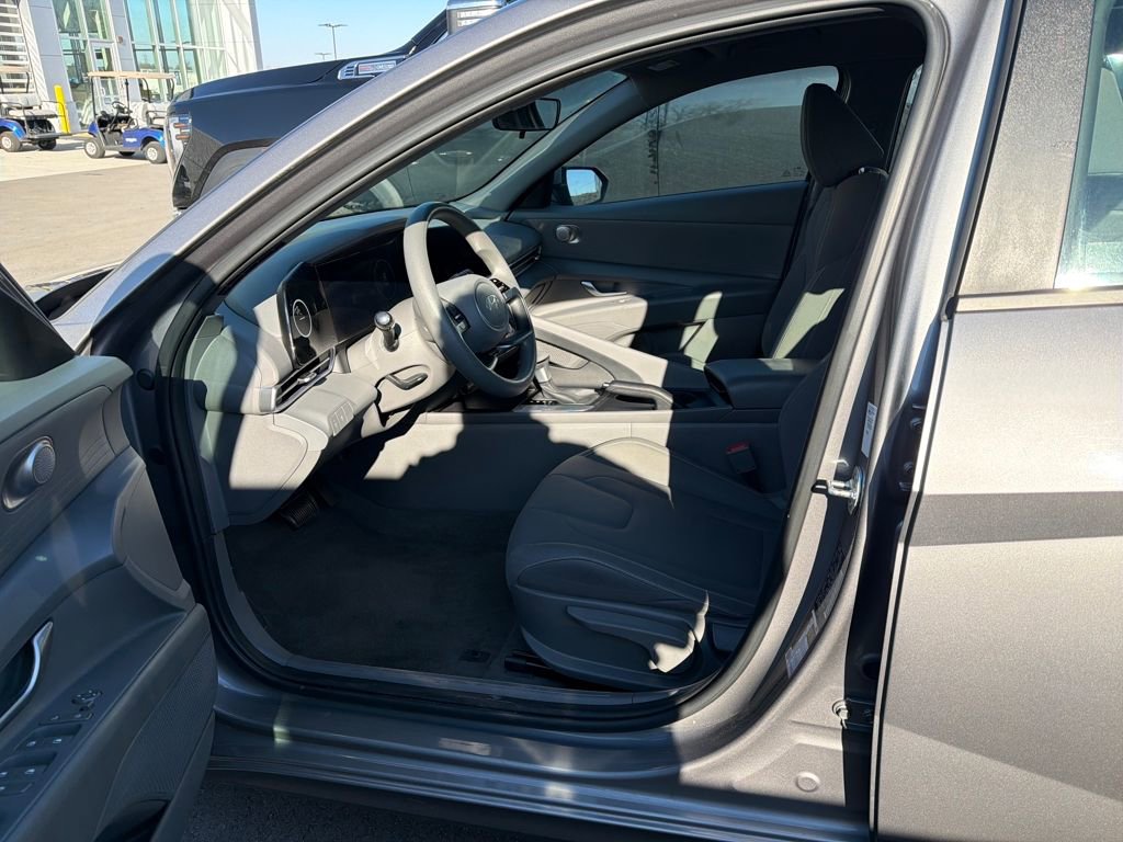 Used 2024 Hyundai Elantra SEL image 16