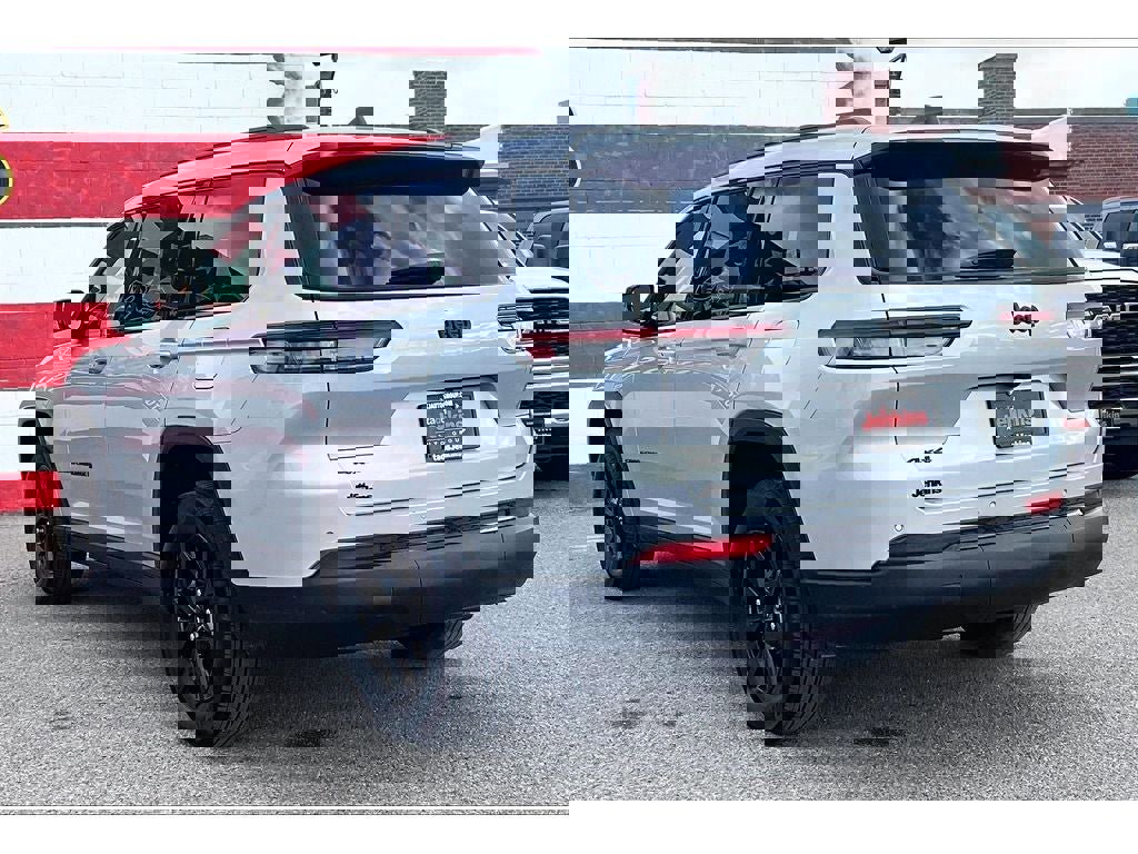 Used 2024 Jeep Grand Cherokee L Laredo image 13