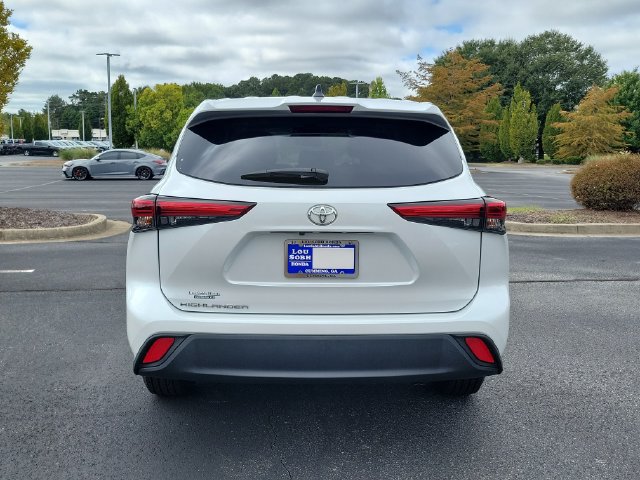 Used 2023 Toyota Highlander L FWD image 5