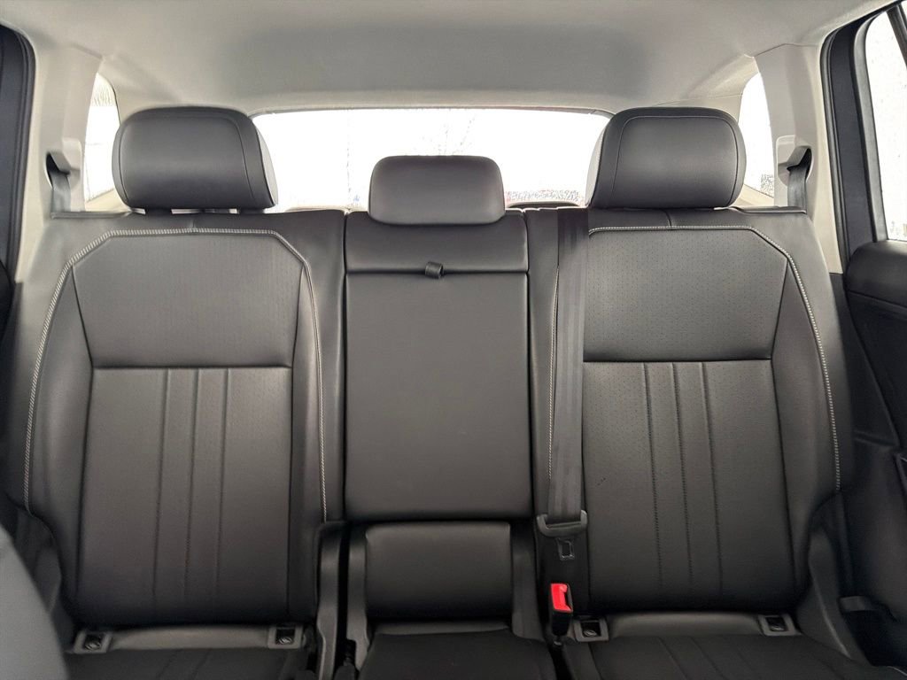 Used 2024 Volkswagen Tiguan SE image 34