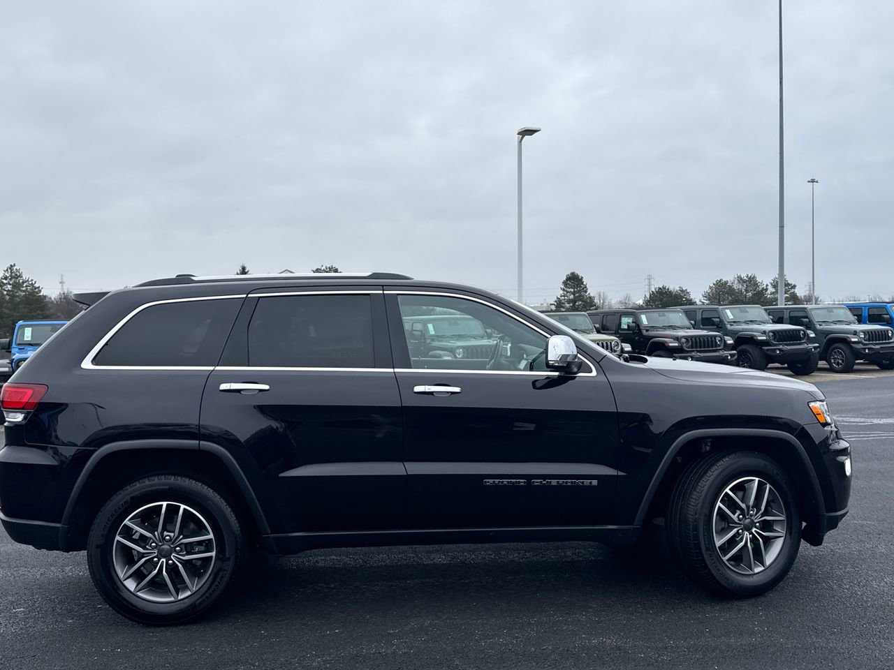 Used 2020 Jeep Grand Cherokee Limited image 2