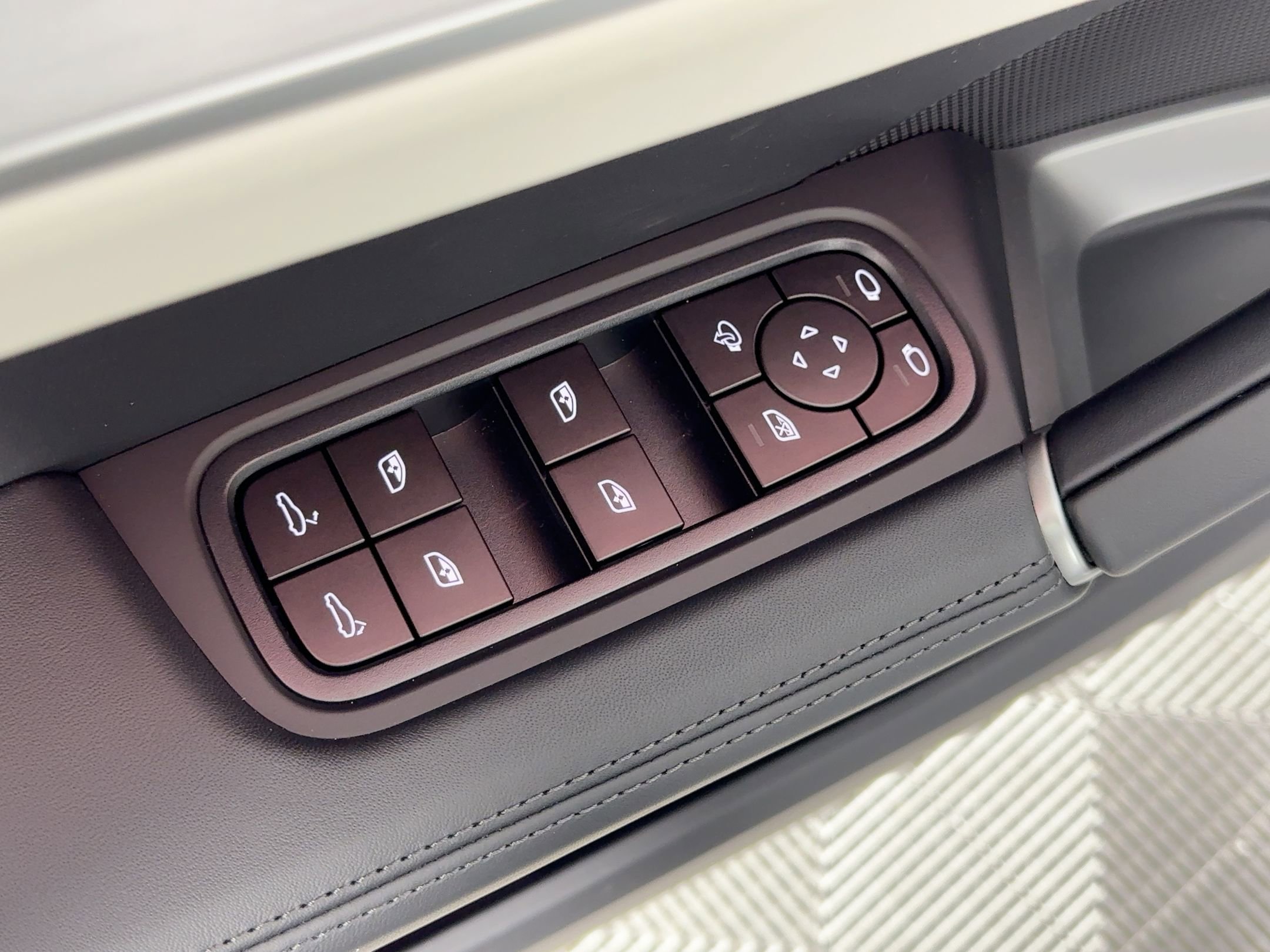 Certified 2026 Porsche Cayenne Coupe image 13