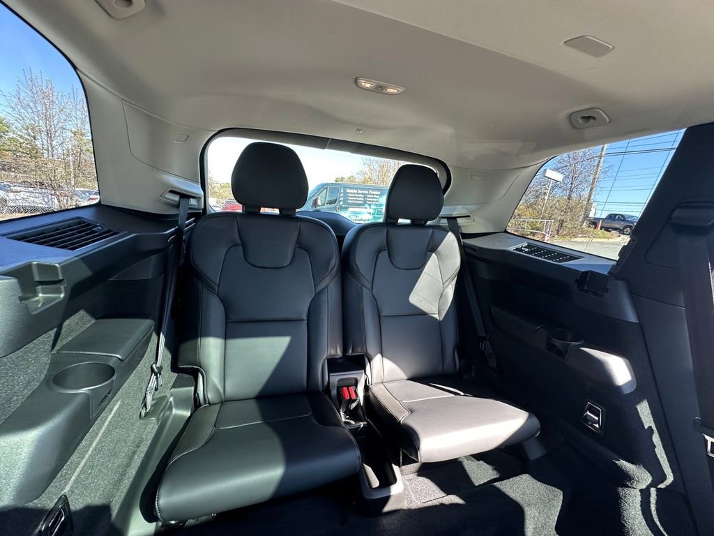 Used 2025 Volvo XC90 B5 Core AWD/4WD image 23