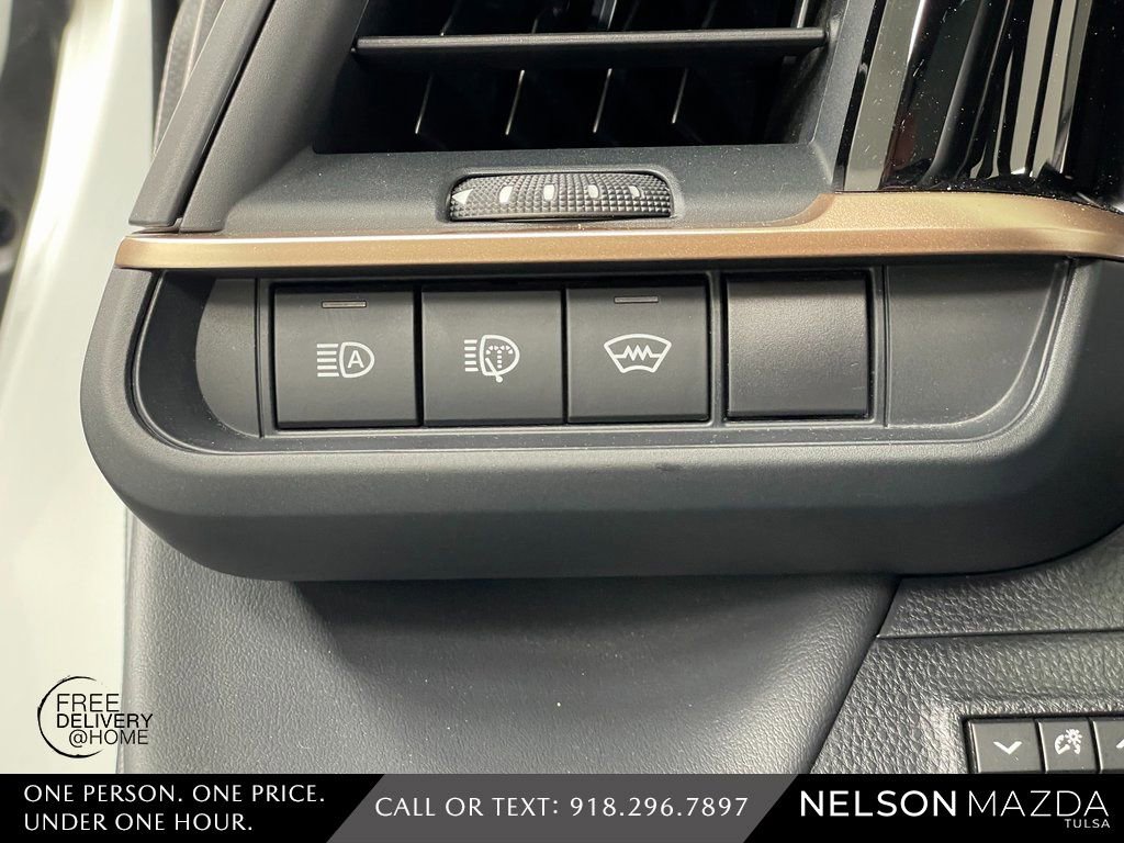 Used 2025 Toyota Crown Signia w/ Advanced Technology Package image 29