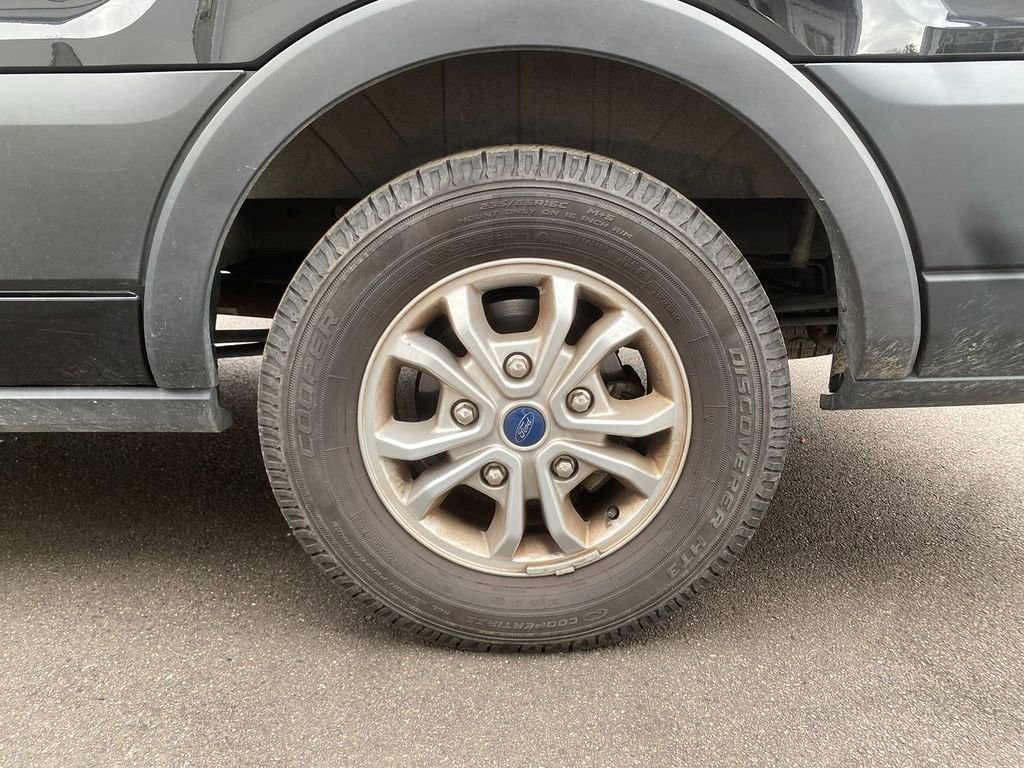 Used 2023 Ford Transit 350 XLT image 30