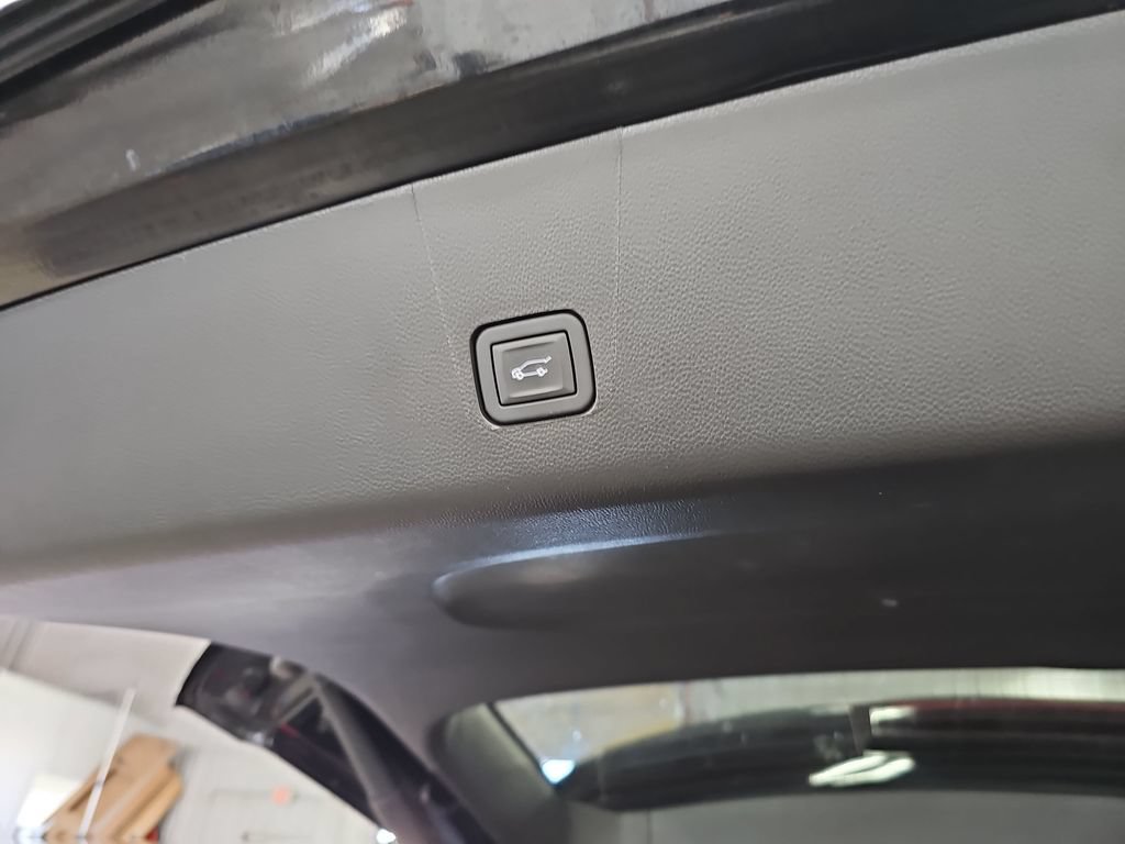 Used 2023 Chevrolet Traverse LT w/ LPO, Floor Liner Package AWD/4WD image 13