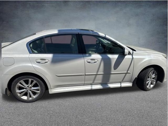 Used 2014 Subaru Legacy 2.5i Limited w/ Moonroof Package AWD/4WD image 8
