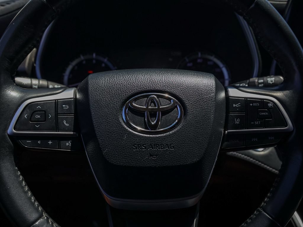 Used 2023 Toyota Highlander XLE FWD image 25