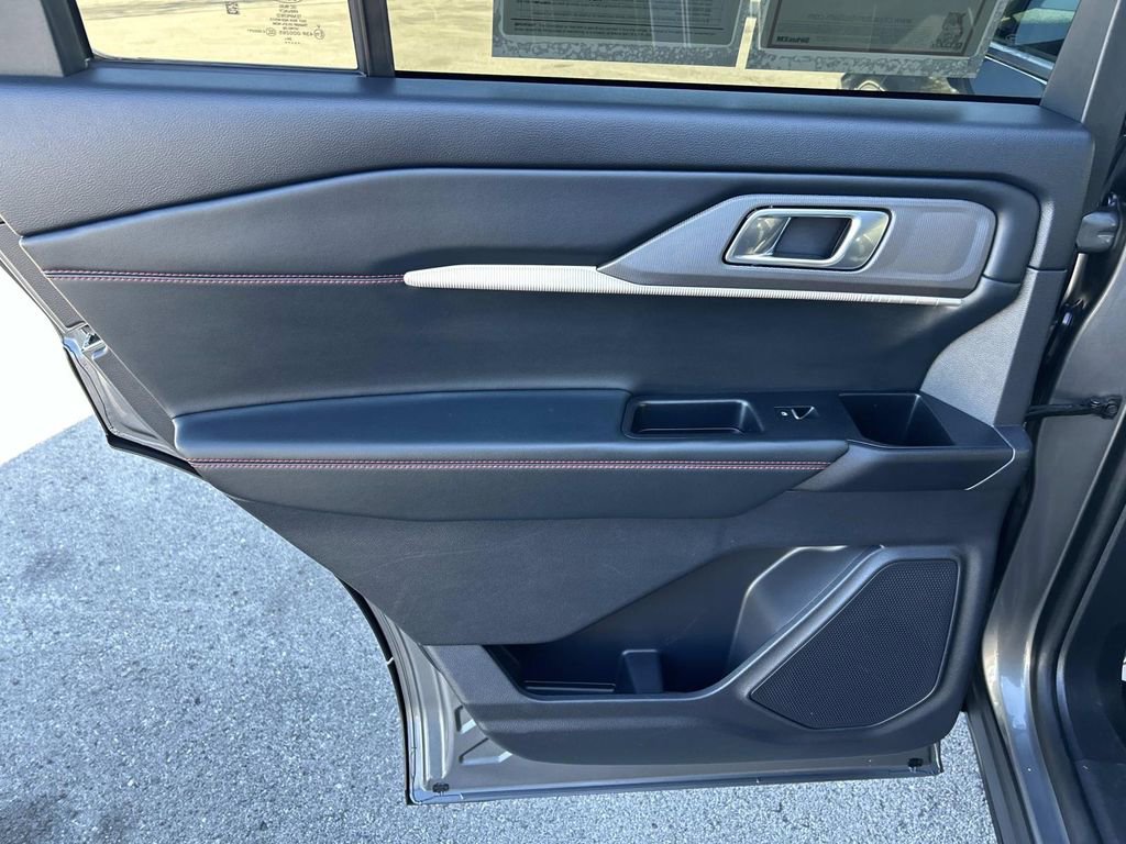 Used 2025 Ford Explorer ST-Line w/ ST-Line Street Pack image 22