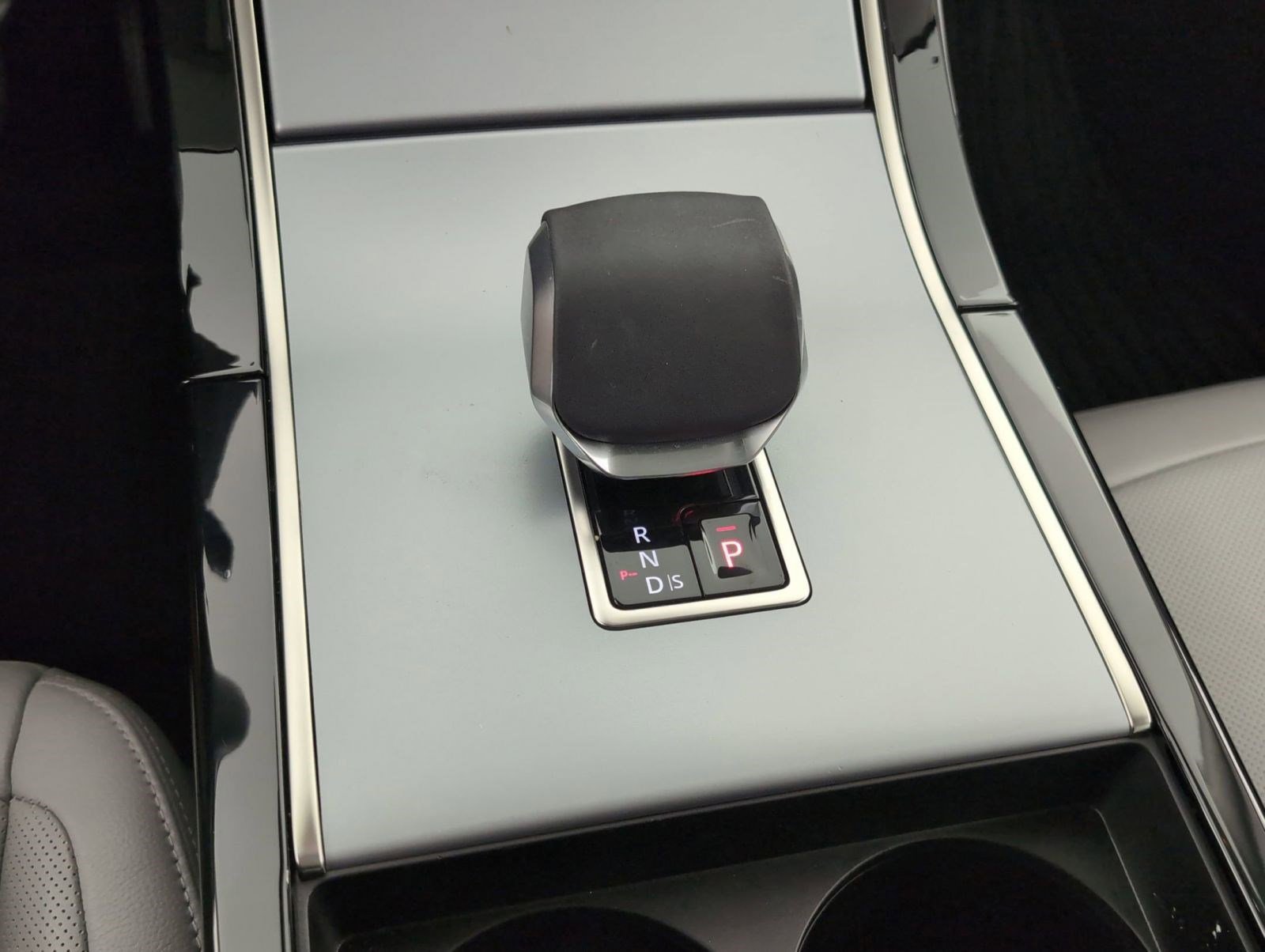 Certified 2025 Land Rover Range Rover Evoque S image 17