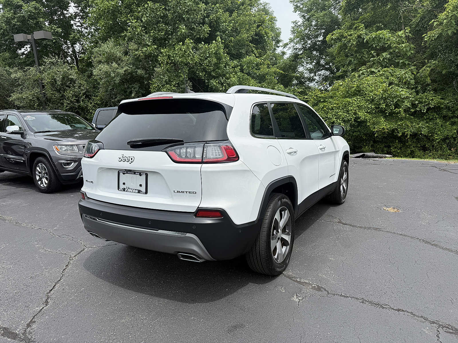 Used 2021 Jeep Cherokee Limited AWD/4WD image 6