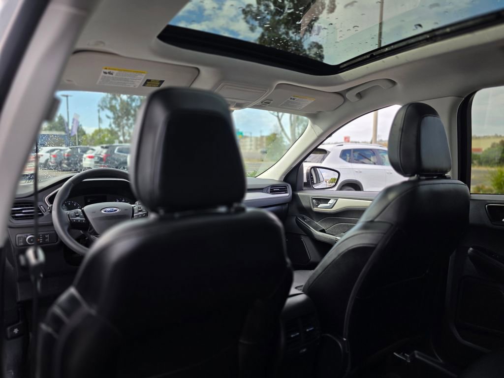 Used 2022 Ford Escape SEL image 16