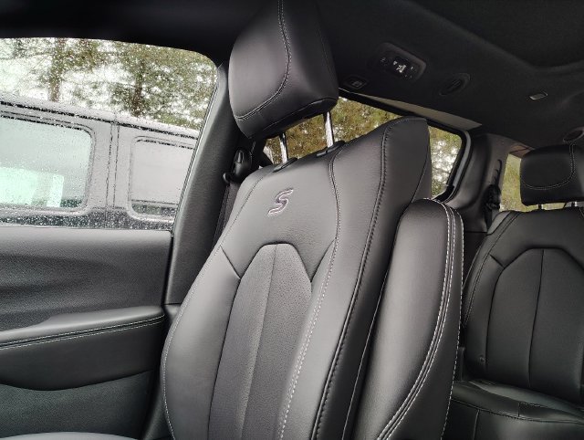 New 2026 Chrysler Pacifica Select AWD/4WD image 23