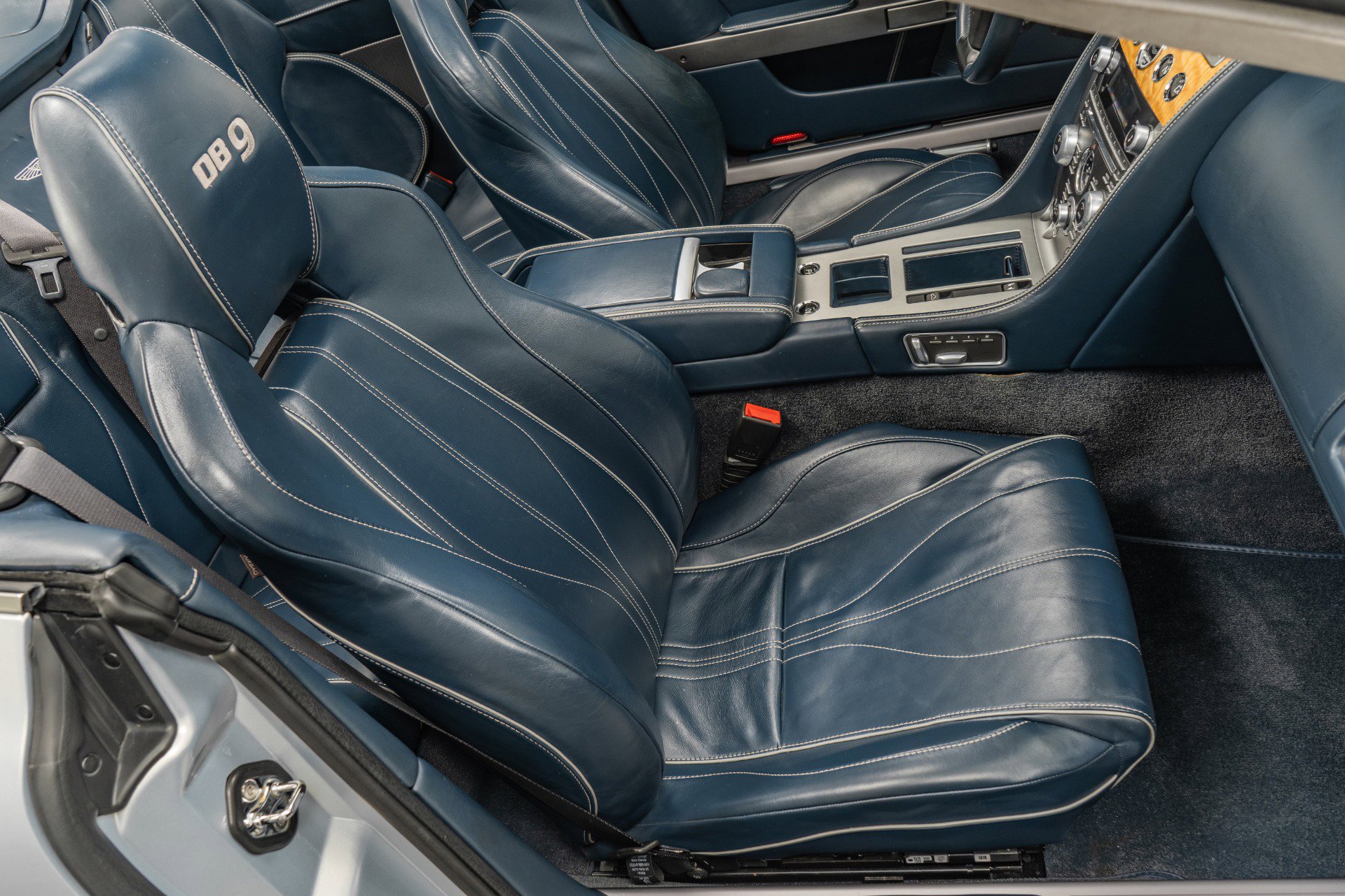 Used 2014 Aston Martin DB9 Volante image 26